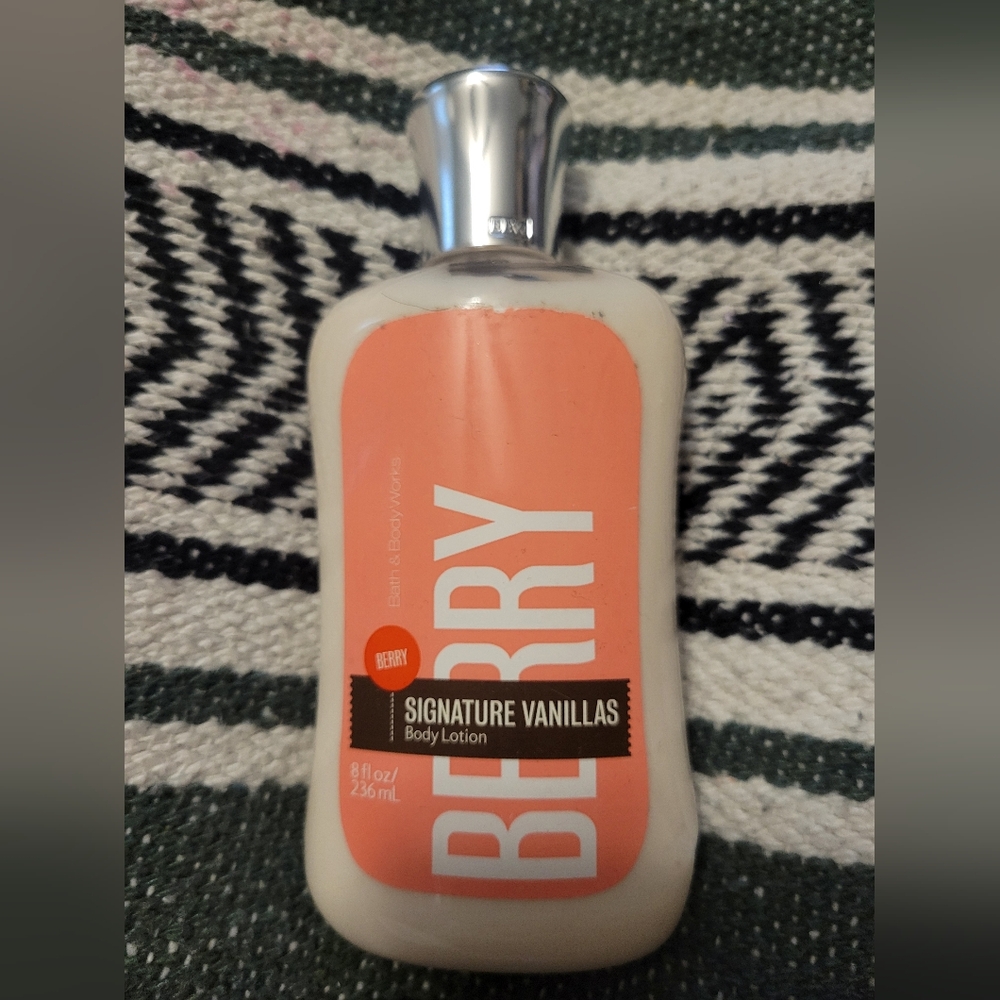 Bath & Body Works Signature Vanillas BERRY Lotion 8oz Rare Discontinued